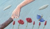 Niño tomado de la mano de un adulto. Flores y mariposa con cielo azul. Ilustración del libro Amor, de Andrea Petrlik. Editorial Leetra.